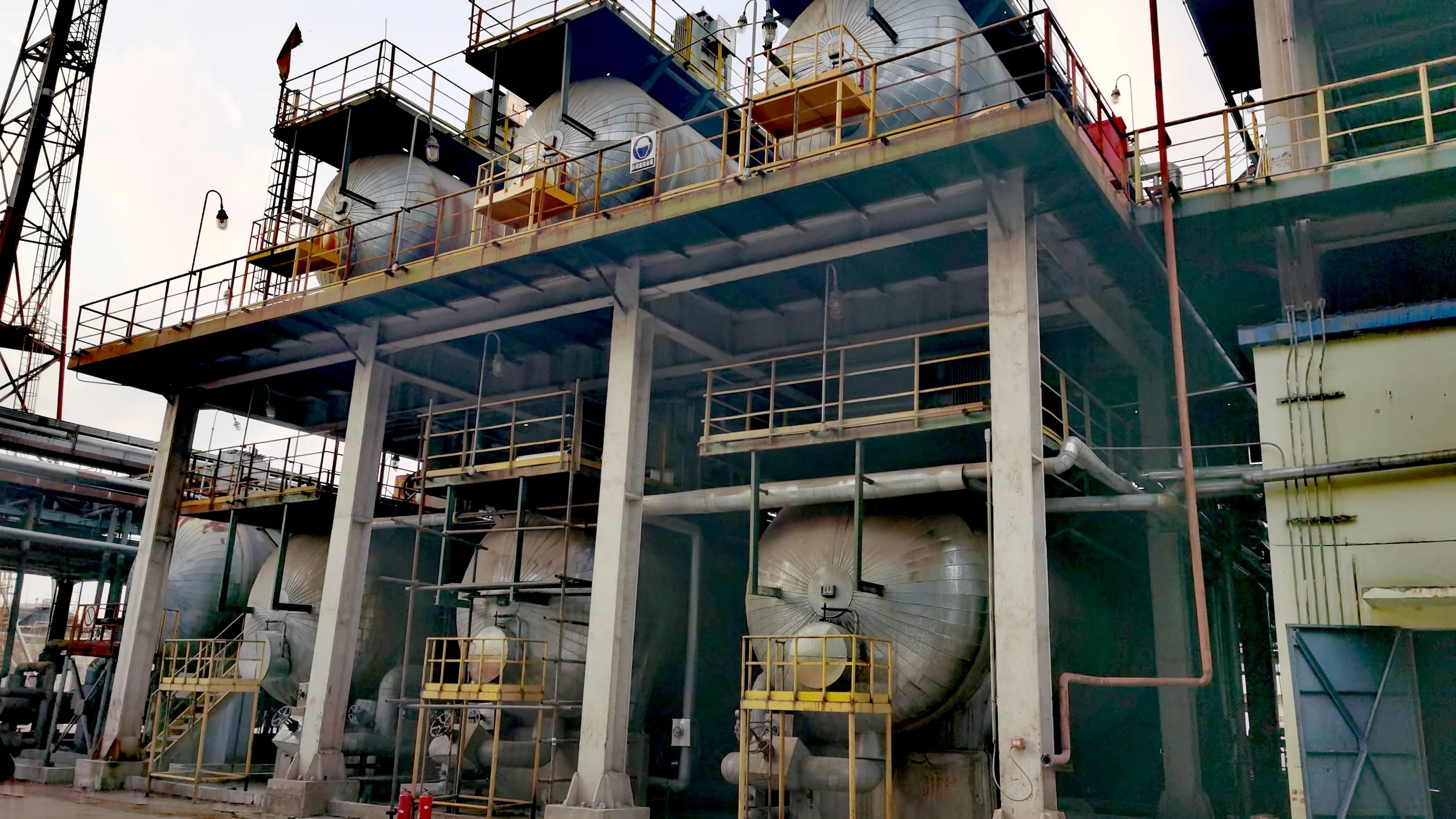 Desalting and dehydration package under manufacture